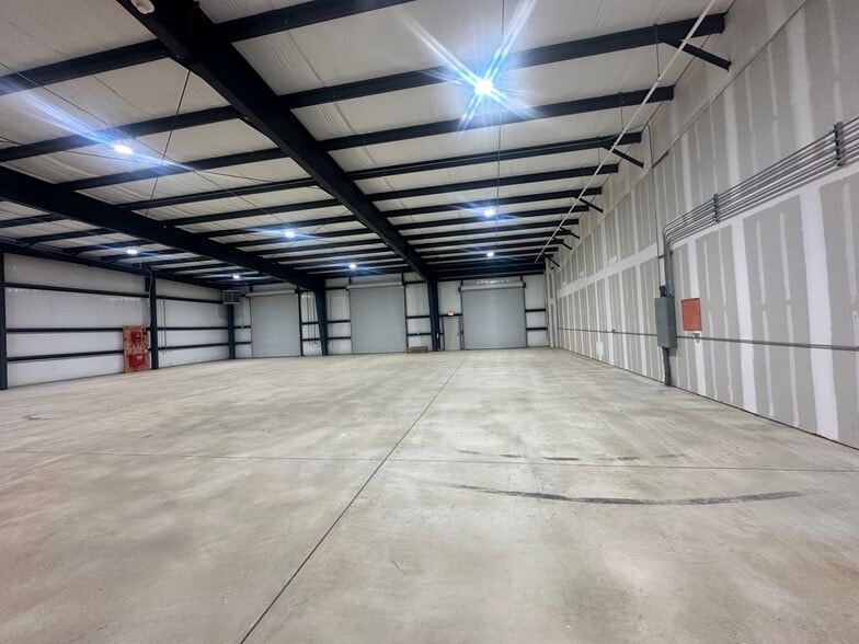 More Photos Of 4830 Marsett Pky, Cumming Light Manufacturing For Lease