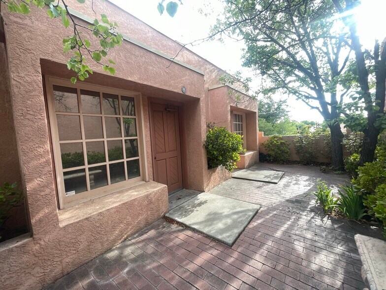 More Photos Of 1709 Girard Blvd NE, Albuquerque Medical For Lease