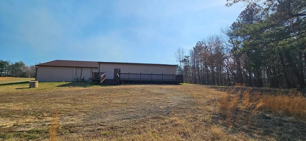 More Photos Of 302 W Colonial Trail Hwy, Blackstone Freestanding For Lease