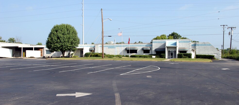 More Photos Of 110-114 Taylor Industrial Blvd, Hendersonville Manufacturing For Lease