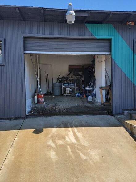 More Photos Of 9939 Commerce Ave, Tujunga Storefront For Lease