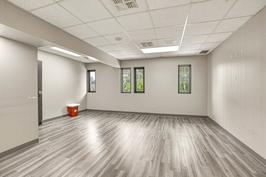 More Photos Of 1414 Arlington St, Ada Medical For Lease