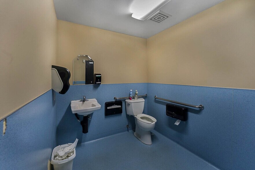 More Photos Of 86321 College View Rd, Eugene General Retail For Sale