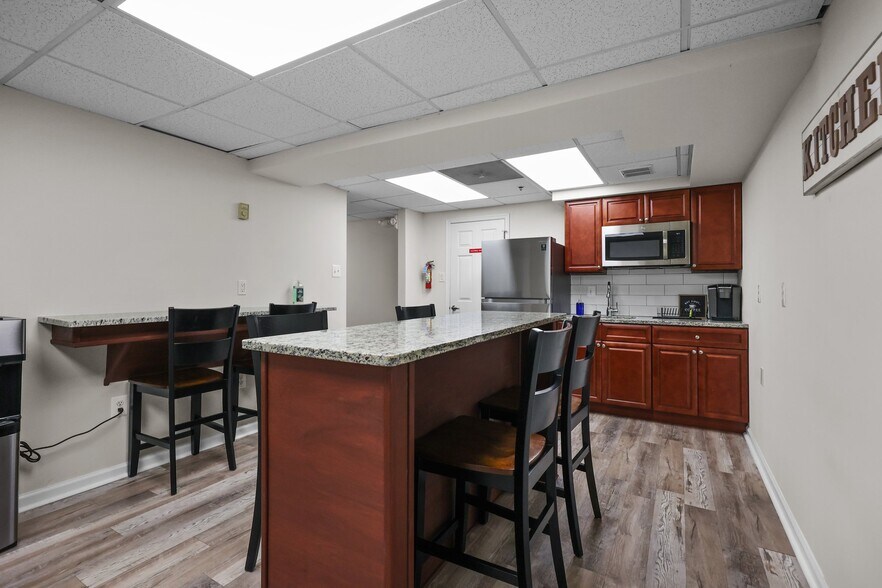 More Photos Of 105 Corporate Dr E, Langhorne Office For Sale