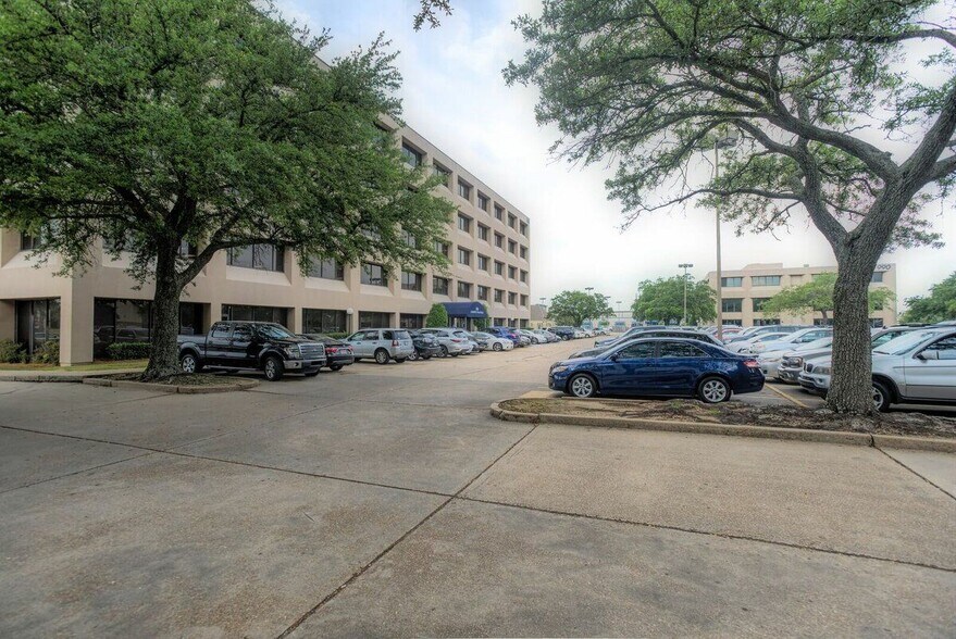 More Photos Of 880 W Commerce Rd, New Orleans Office For Lease