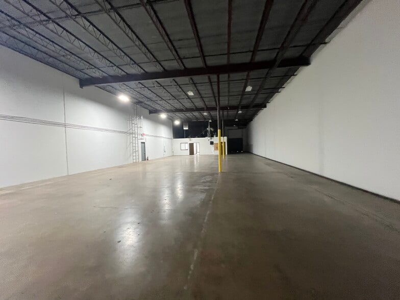 More Photos Of 4220-4232 Charter Ave, Oklahoma City Warehouse For Lease