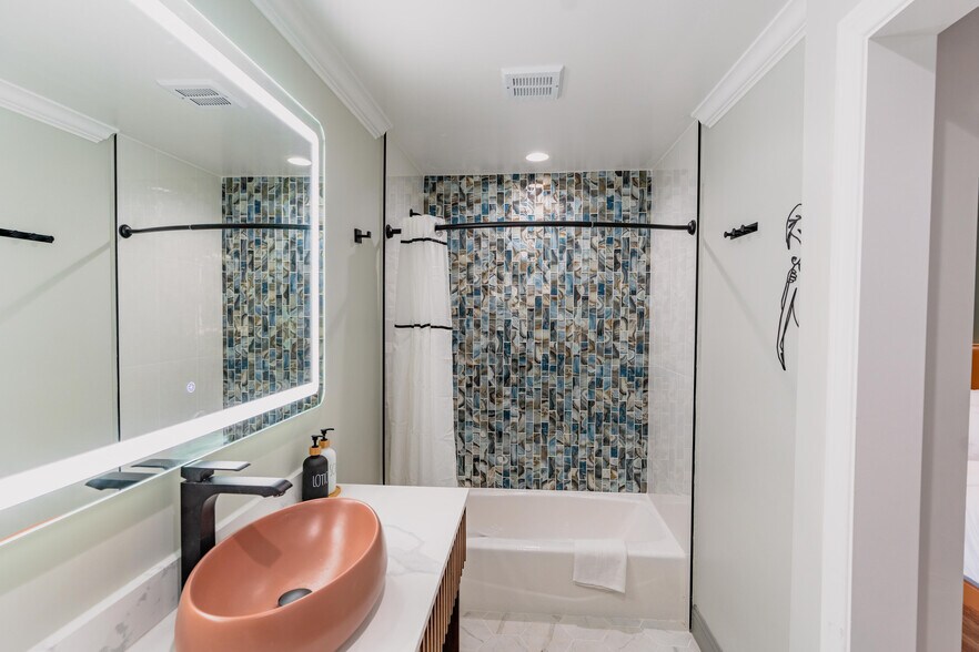 More Photos Of 1107 N Broadway, Santa Maria Hotel For Sale