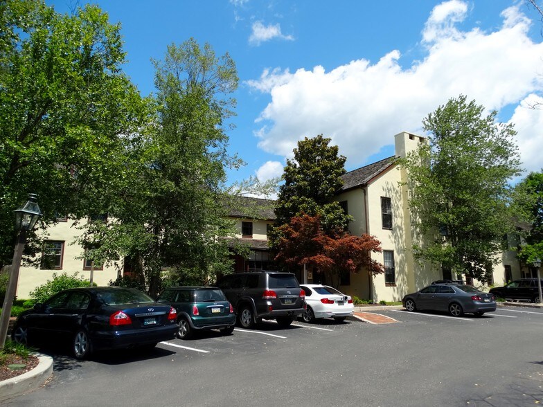 More Photos Of 3701 Kennett Pike, Greenville Medical For Lease