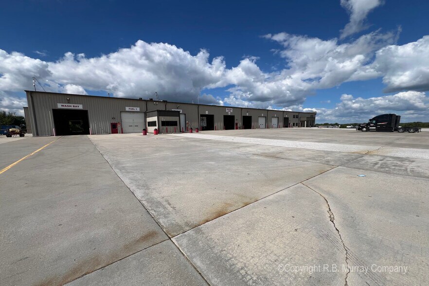 More Photos Of 2813 N Neergard Ave, Springfield Truck Terminal For Sale