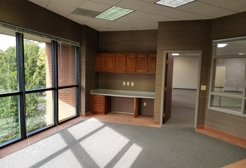 More Photos Of 725 Highland Oaks Dr, Winston-Salem Medical For Lease