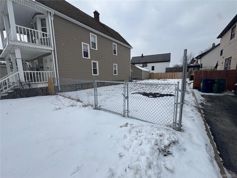 More Photos Of 586 Tonawanda St, Buffalo Land For Sale