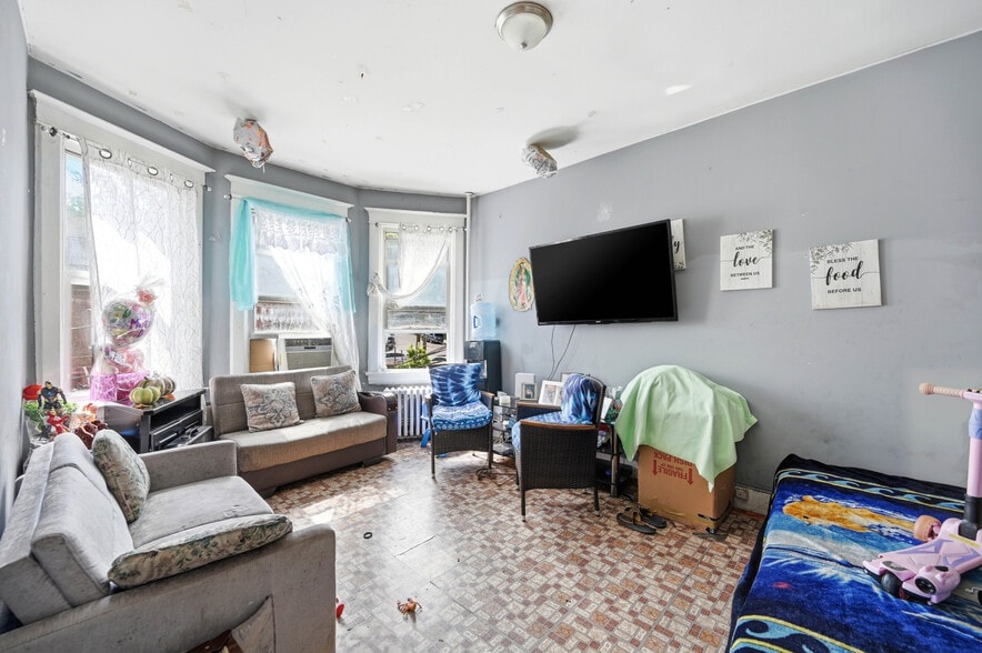 More Photos Of 25 Saratoga Ave, Yonkers Apartments For Sale