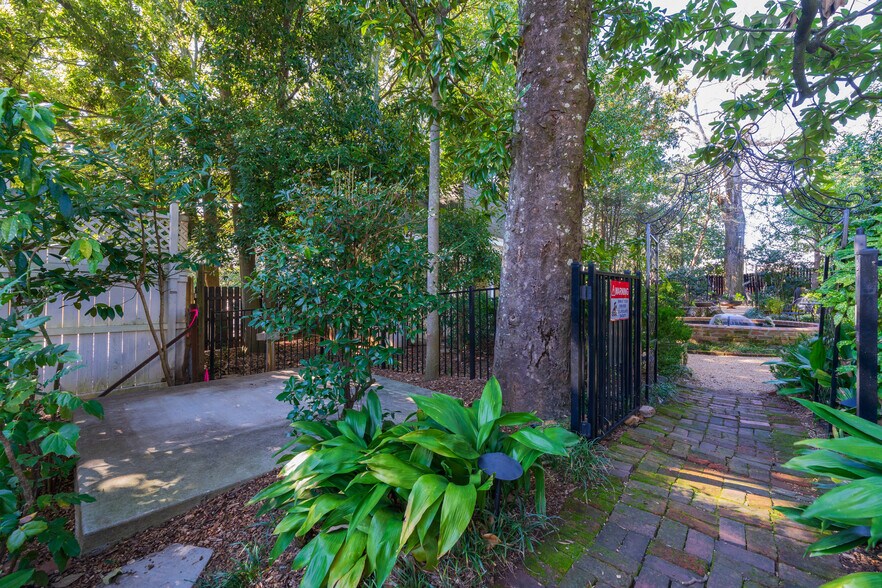 More Photos Of 132 E College St, Griffin Hospitality For Sale