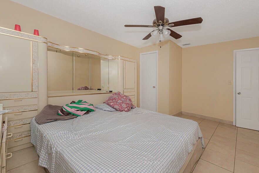 More Photos Of 4063-4065 SW 51st St, Fort Lauderdale Apartments For Sale