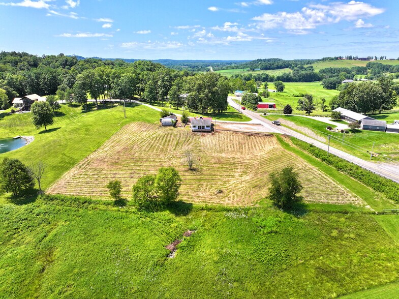 More Photos Of 19510 Leatherwood Rd, Salesville Freestanding For Sale