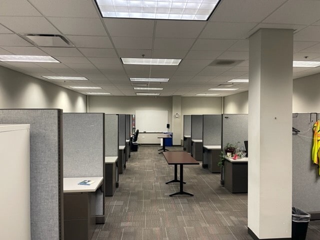 More Photos Of 211 Lake Dr, Newark Flex For Sale