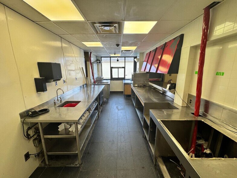 More Photos Of 1181 Stone Dr, Harrison Restaurant For Sale