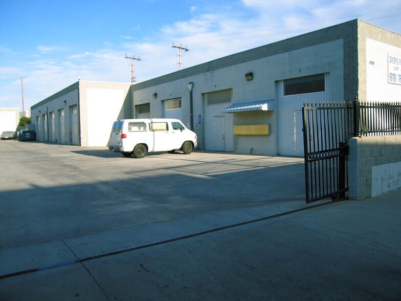 More Photos Of 10919 Randall St, Sun Valley Warehouse For Lease