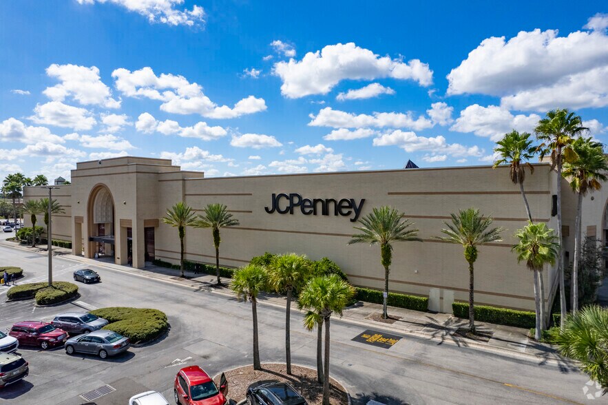 More Photos Of 459 Brandon Town Center Dr, Brandon General Retail For Lease