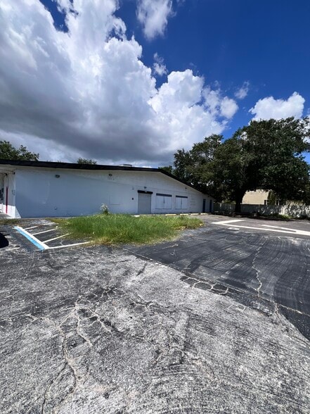 More Photos Of 4059 5th Ave N, Saint Petersburg Convenience Store For Lease
