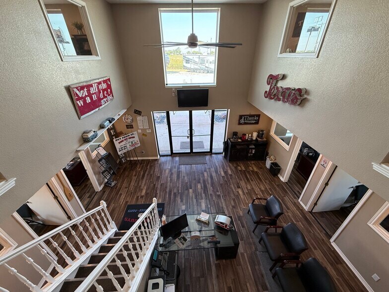 More Photos Of 13239 S Interstate 35, Valley View Manufacturing For Lease