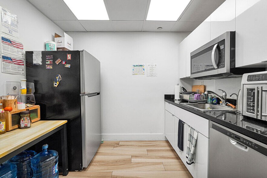 More Photos Of 1110 Brickell Ave, Miami Office For Sale