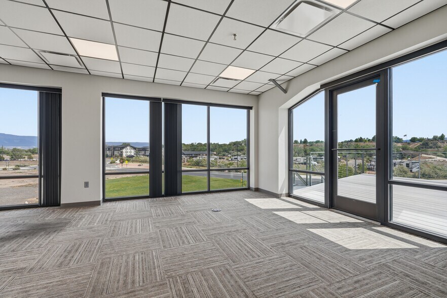 More Photos Of 1675 Las Colonias Dr, Grand Junction Showroom For Lease