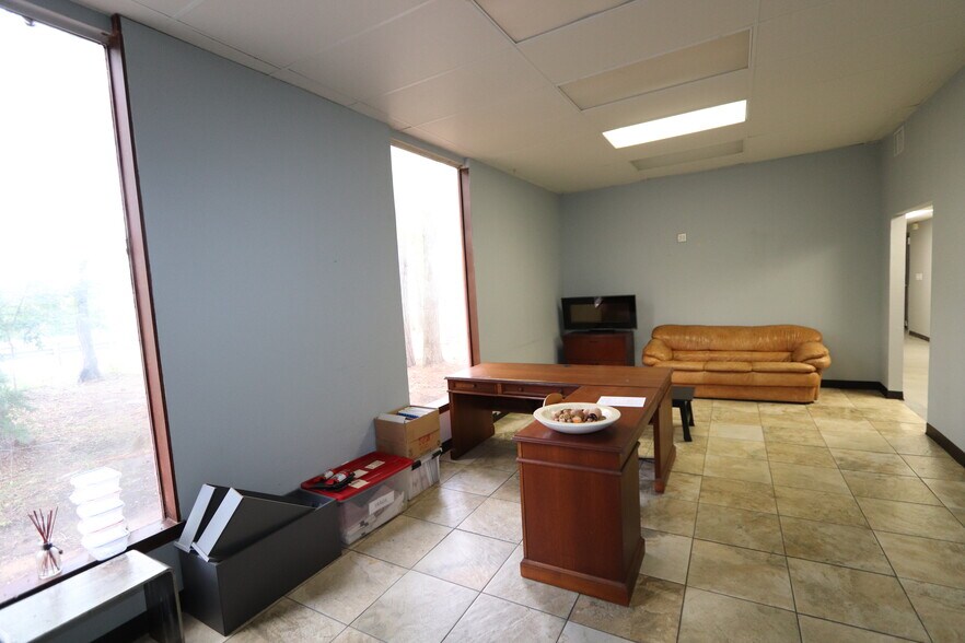 More Photos Of 1625 Airport Rd, Conroe Warehouse For Sale