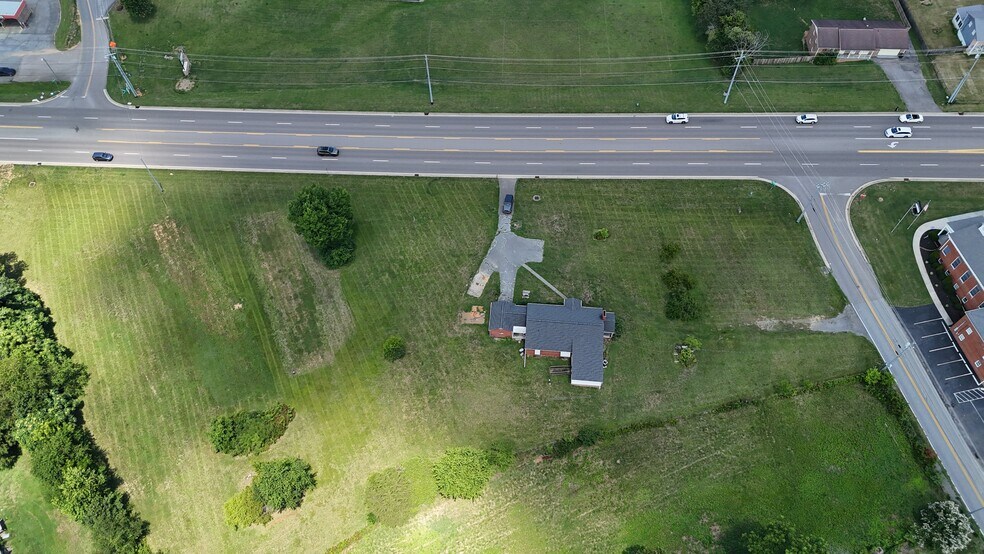 More Photos Of 5207 N Roan St, Gray Specialty For Sale
