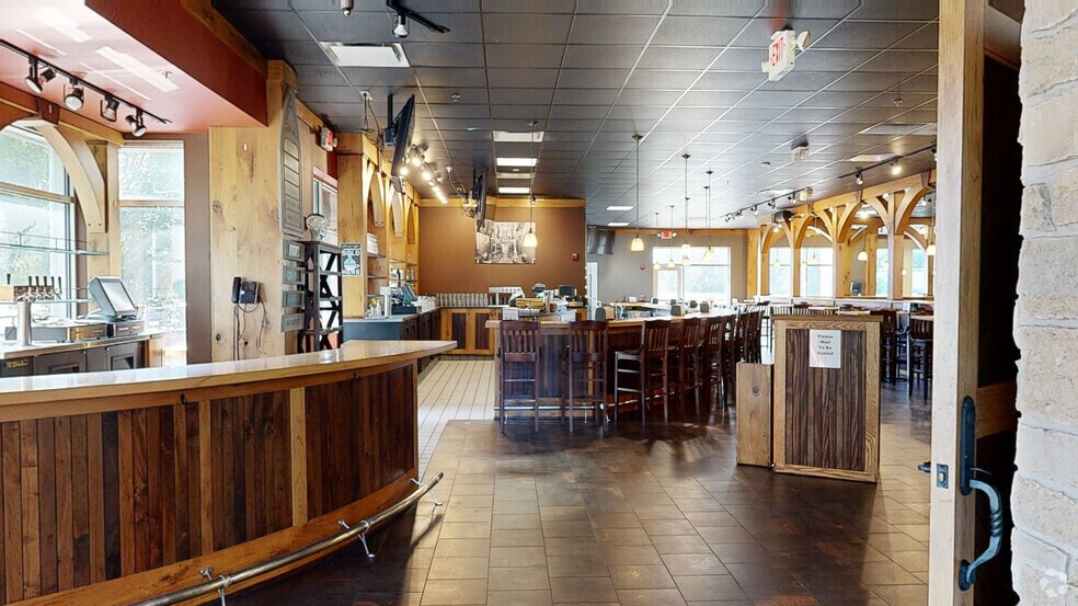More Photos Of 3825 S Kinnickinnic Ave, Milwaukee Restaurant For Lease