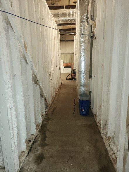 More Photos Of 810-812 SE 3rd St, Lawton Light Manufacturing For Sale