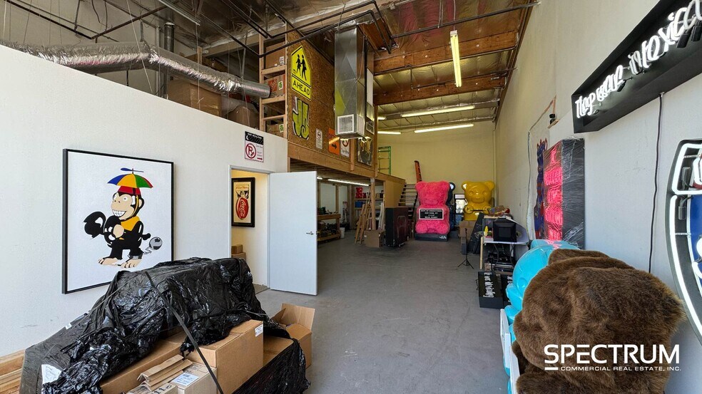 More Photos Of 15414 Cabrito Rd, Van Nuys Manufacturing For Lease