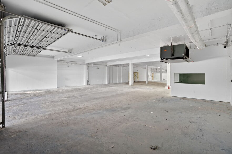 More Photos Of 500 W Flagler St, Miami Manufacturing For Lease