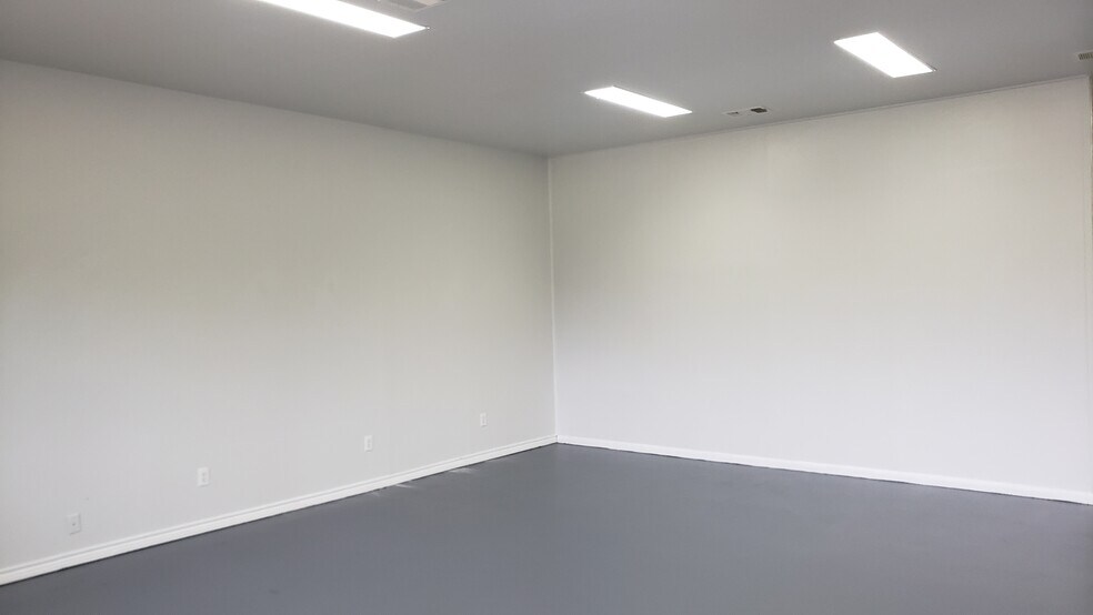 More Photos Of 6725 E US Highway 80, Longview Storefront Retail Office For Lease