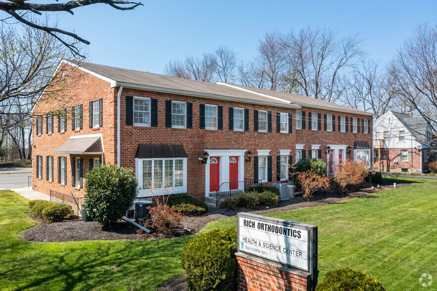 More Photos Of 209 Hunter St, Media Medical For Sale