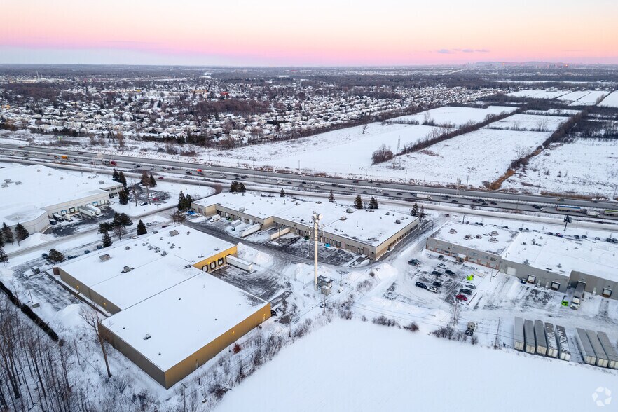 More Photos Of 1875-1905 Boul Lionel-Bertrand, Boisbriand Light Manufacturing For Lease