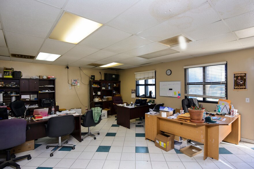 More Photos Of 445 W Foothill Blvd, Rialto Carwash For Sale