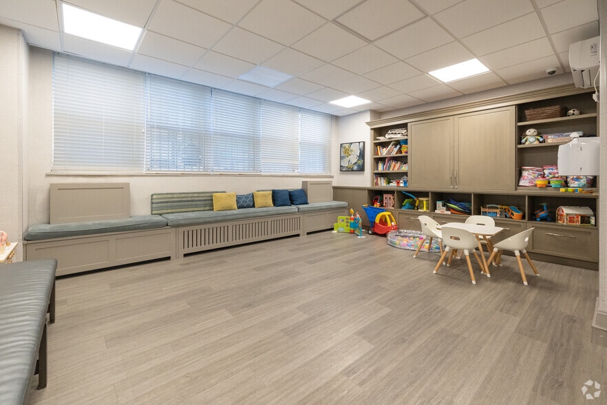 More Photos Of 401 E 74th St, New York Apartments For Lease