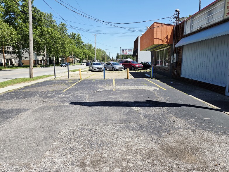 More Photos Of 2227-2229 W 21st St, Lorain Restaurant For Sale
