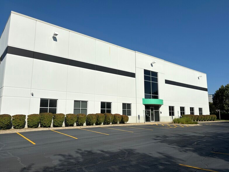 Primary Photo Of 900 Muirfield Dr, Hanover Park Warehouse For Lease