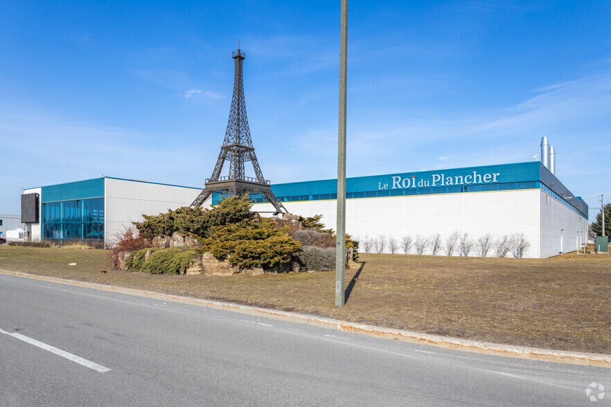 More Photos Of 2275 Boul des Entreprises, Terrebonne Warehouse For Lease