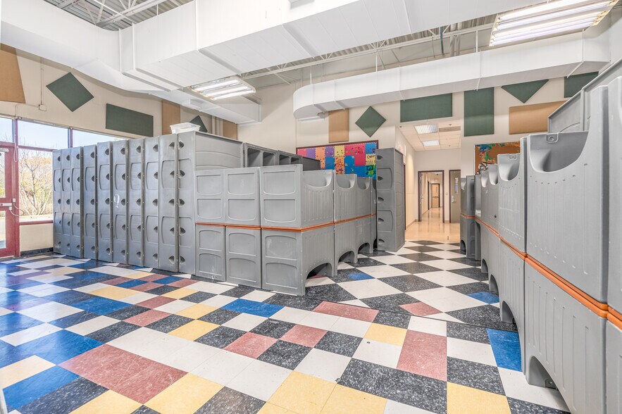 More Photos Of 1080 Corporate Blvd, Aurora Warehouse For Sale