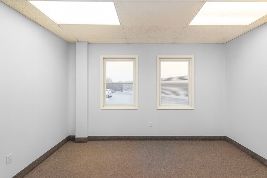 More Photos Of 59 E Mill Rd, Long Valley Office For Sale