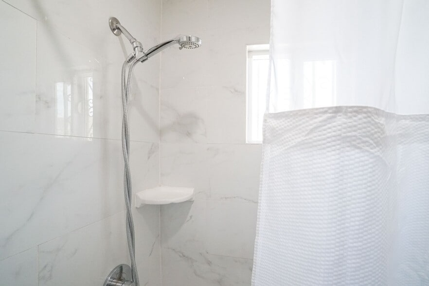 More Photos Of 3101 E Pacific Coast Hwy, Signal Hill Hotel For Sale