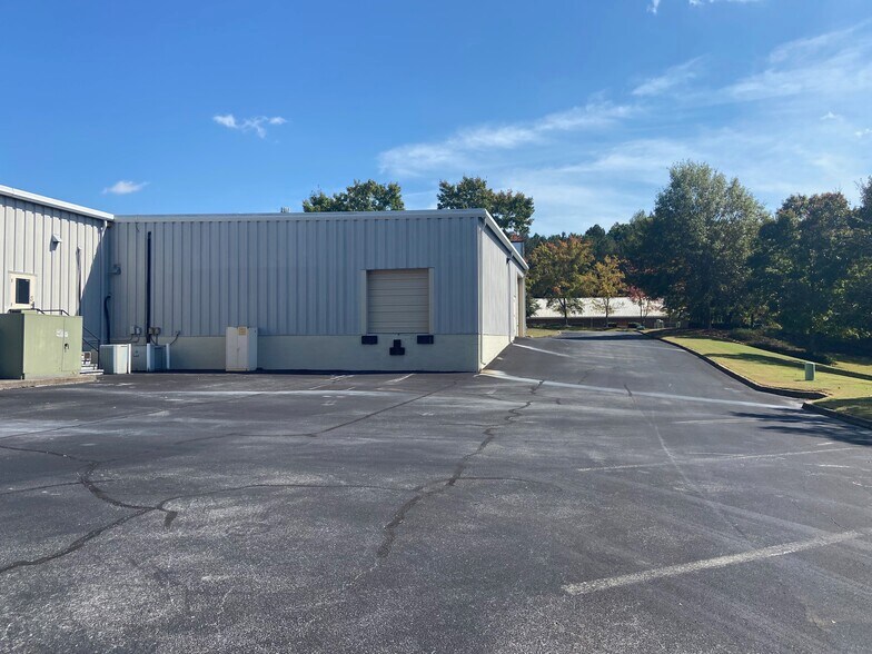 More Photos Of 509 Mineral Trace, Birmingham Light Distribution For Lease