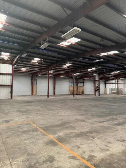 More Photos Of 1967 Bingle Rd, Houston Warehouse For Lease