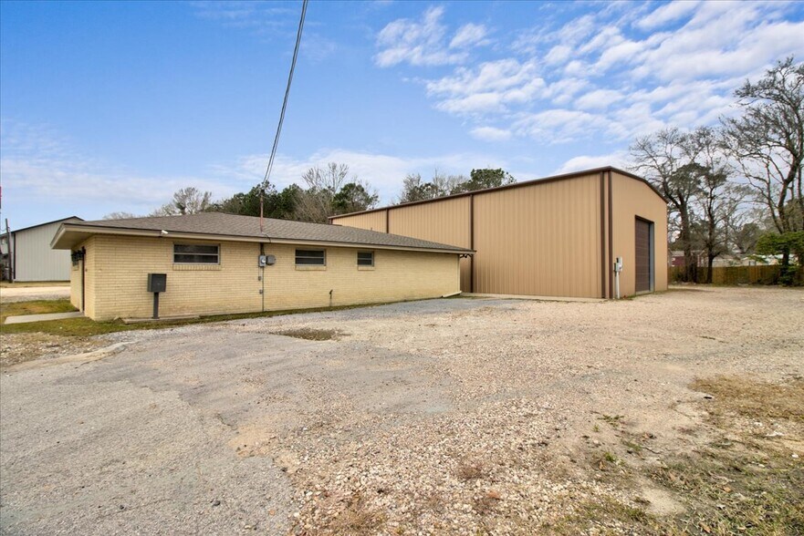 More Photos Of 21232 Ih 10, Vidor Warehouse For Lease