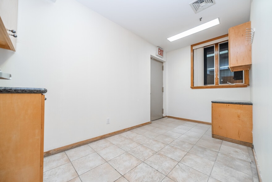 More Photos Of 1749 E 16th St, Brooklyn Storefront Retail Office For Sale