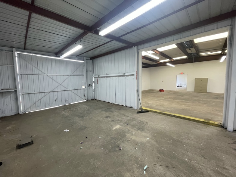 More Photos Of 7142 Cross County Rd, North Charleston Warehouse For Sale