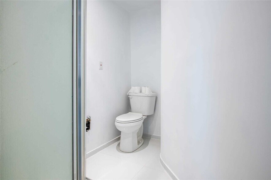 More Photos Of 62 Dunlop St W, Barrie Storefront Retail Residential For Sale